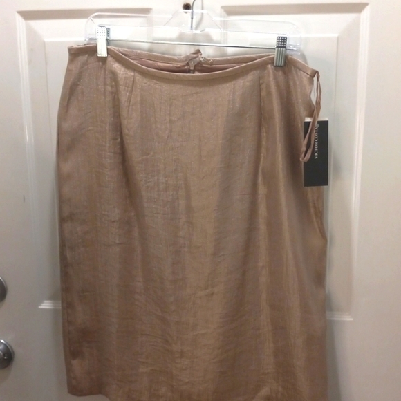 Victor Costa Dresses & Skirts - NWT Victor Costa Shiny Straight Skirt Size 14